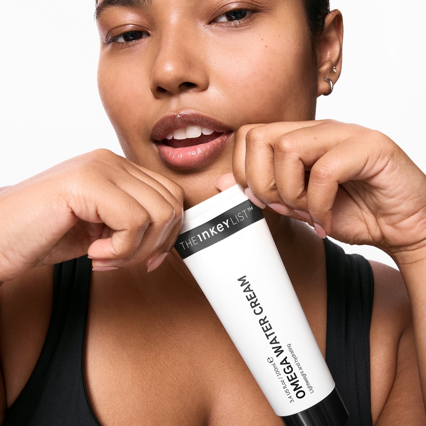 supersize-omega-water-cream-duo-t4 03_KAFFYA_07_HOLDING_OMEGA_SUPERSIZE_001.jpg